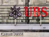 Logos de los bancos suizos Credit Suisse y UBS