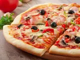 Las pizzas y quiches también sufren los efectos de la inflación y se han encarecido un 9,9%, pues están elaboradas con ingredientes básicos cuyos precios han aumentado de forma considerable, como la harina, el aceite, el tomate o el queso.