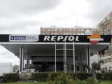 Imagen de una estación de servicio de Repsol.