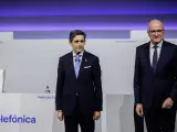 El CEO de Telefónica, José María Álvarez-Pallete López (i) y el consejero delegado, Ángel Vilá Boix