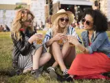 Los looks perfectos para un festival de primavera con amigas.