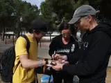 Fans de Bruce Springsteen haciendo cola a las puertas del Estadi Olímpic de Barcelona.