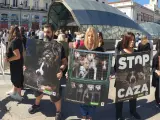 Protesta en Madrid contra la caza con perros