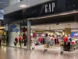 La firma de ropa GAP despedirá a 1.800 empleados para optimizar el negocio.