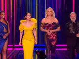 De izquierda a derecha, los presentadores de la gran final de Eurovisión 2023: Alesha Dixon, Julia Sanina, Hannah Waddingham y Graham Norton.