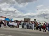 Vecinos de La Elipa protestando contra el cantón de limpieza.