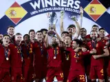 Los jugadores de la selección española de fútbol celebran el título, tras la final de la Liga de Naciones.