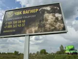 Valla publicitaria de Wagner llamando al alistamiento cerca de San Petersburgo.