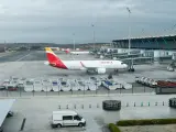 Un avión de Iberia en una pista del aeropuerto de Adolfo Suárez