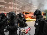 Agentes de la Polic&iacute;a de Francia en las protestas contra la violencia policial.