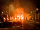 Al menos 157 personas fueron detenidas en la sexta noche consecutiva de disturbios en Francia, de acuerdo con las cifras presentadas este lunes por el Ministerio del Interior, que en cualquier caso muestran que hubo muchos menos incidentes que la precedente.