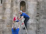 Imagen de la retirada de la imagen de San Fermín con motivo de las fiestas.