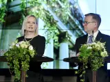 Riikka Purra junto al primer ministro finlandés, Petteri Orpo.