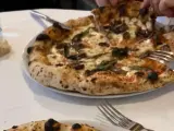 Cómo es y cuánto cuesta la pizza 'Cojonuda', la favorita de Pedro Sánchez