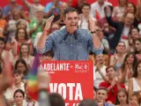 El candidato a la presidencia del Gobierno, Pedro S&aacute;nchez, durante el acto de cierre de campa&ntilde;a que los socialistas celebran hoy viernes en la localidad madrile&ntilde;a de Getafe. EFE / Kiko Huesca.