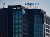 Amadeus dobla beneficios en el primer semestre pero cae casi un 5% en Bolsa