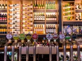 Reino Unido impone un nuevo impuesto sobre el alcohol para moderar el consumo