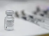 Un frasco con la segunda dosis de la vacuna de Pfizer-BioNTech contra la Covid-19
