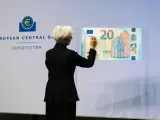 Christine Lagarde en la ceremonia de firma de billetes de euro
