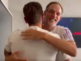 Tuchel abraza a Harry Kane en las oficinas del Bayern de Múnich.