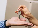Cómo comprar tu primera vivienda sin avales: guía completa para el comprador primerizo