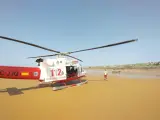 El helicóptero del Gobierno de Cantabria acude al rescate de un bañista en la playa de Cuberris, en Ajo, Cantabria.