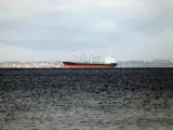 Un barco abandona el puerto de Odesa (Ucrania) gracias al acuerdo para exportar cereales