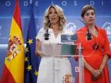 La líder de Sumar, Yolanda Díaz, y su portavoz en el Congreso, Marta Lois.