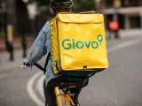 'Riders' y taxistas demandan a Glovo por supuesto empleo de falsos autónomos