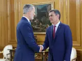 Felipe VI y Pedro S&aacute;nchez en la anterior ronda de consultas, celebrada en agosto.