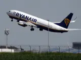 A Boeing 737 of the airline Ryanair takes off from Berlin Brandenburg Airport (BER) "Willy Brandt".