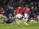 El momento en el que Jordan Teze anota el gol del empate en el PSV - Sevilla.