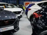 Varios coches en el Salón del Vehículo de Ocasión 2023