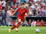 Robin Le Normand y Aymeric Laporte durante un partido de la selecci&oacute;n espa&ntilde;ola.