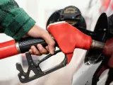 El precio de la gasolina hoy baja: las gasolineras más baratas para repostar