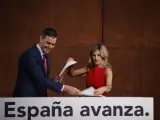 Pedro Sánchez y Yolanda Díaz firman el acuerdo programático de Gobierno
