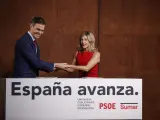 Yolanda Díaz y Pedro Sánchez de la mano