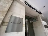 Entrada de la sede de Credit Suisse en Madrid (España)