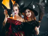 Dos jóvenes disfrazadas por Halloween