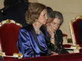 La reina Sofía preside el acto de entrega de los Premios BMW de Pintura celebrado este lunes en el Teatro Real de Madrid.