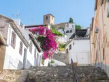 El pintoresco barrio de Granada repleto de plazas, estrechas callejuelas empedradas y c&aacute;rmenes