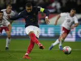 Mbappé marca de penalti el cuarto gol de Francia en el minuto 30.