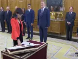 Ana Redondo promete su cargo ante el rey como nueva ministra de Igualdad: "Prometo mantener el secreto de las deliberaciones del Consejo de Ministros. Y ministras, por supuesto".
