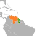 Entre Venezuela (en naranja) y Guyana (verde oscuro), queda Esequibo (verde oliva).