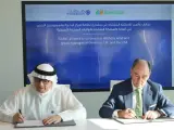 El presidente de Iberdrola, Ignacio Galán, firmando el acuerdo con Al Ramahi, Chief Executive Officer of Masdar.