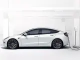 Tesla revisará 2 millones de coches por un fallo de seguridad en su piloto automático