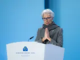 Lagarde compareció afónica aquejada de un proceso vírico por el Covid.