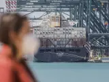 Las gigantes navieras paran el tránsito por Suez por las tensiones en Oriente Próximo