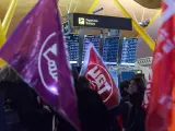 Manifestantes de UGT durante el &uacute;ltimo d&iacute;a de la huelga del servicio de handling de Iberia
