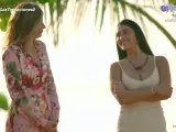 Sandra Barneda y Valeria, en 'La isla de las tentaciones'.